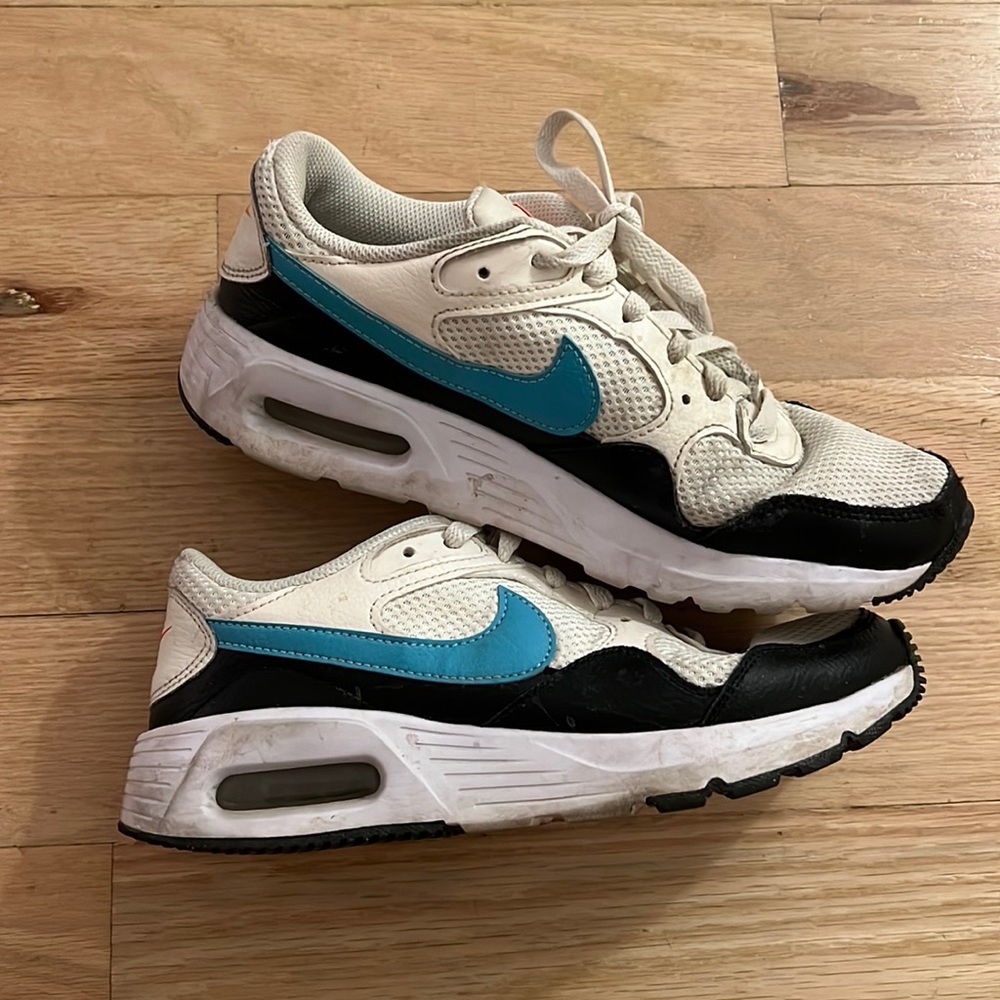 nike air max shoes (size 8)
